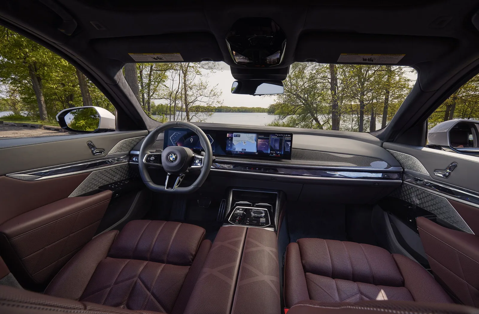 BMW 750I 11 BMW 750i black luxury sedan ready for VIP airport pickup in Chicago