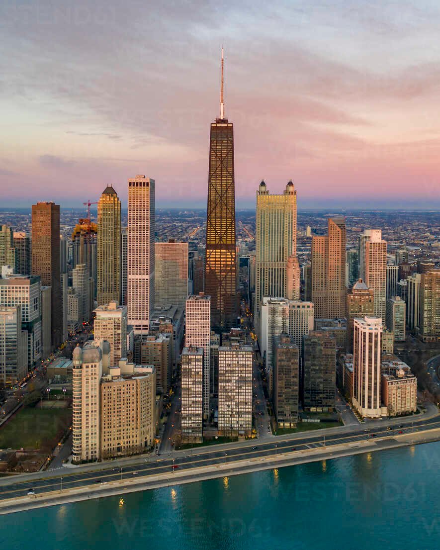 Chicago Limousine Service | Luxury Airport Limo O'Hare & Midway | IQ Limousine 47 image
