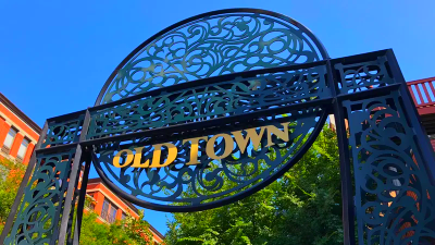 Chicago Limousine Service | Luxury Airport Limo O'Hare & Midway | IQ Limousine 50 Old Town